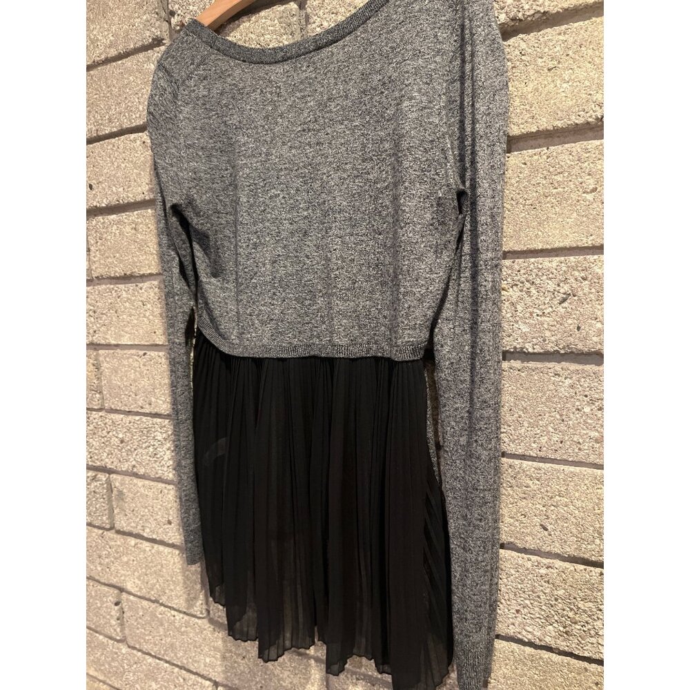 Express Gray Knit Top With Black Sheer Pleated Hemline Long Sleeves Womens M - Picture 6 of 6